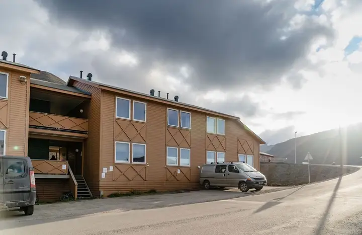 Det er anlagt oppstillingsplasser på felles tomt