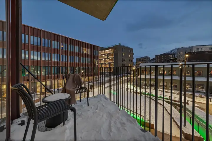 Utgang til egen balkong fra stue.