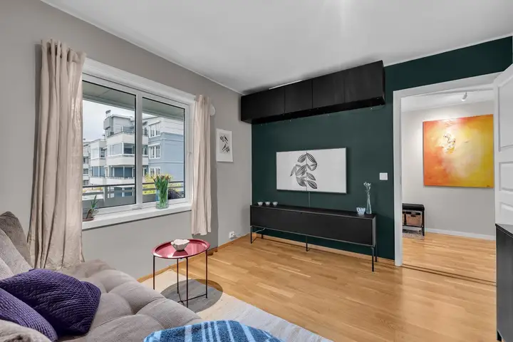 Stort og fint soverom som i dag brukes som TV-stue